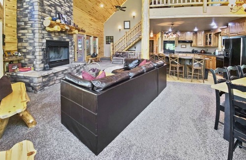 Mammoth Creek Cabin | Quakie Lake Retreat, Mountain cabin 5 bd 3 bth Heart of Dixie National Forest