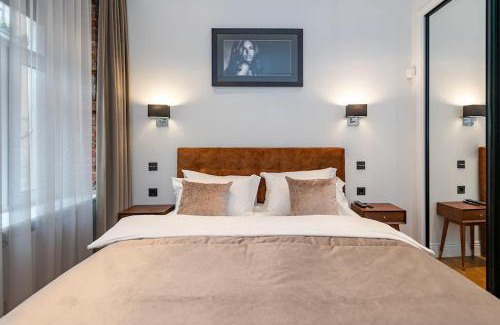 Old Town Apartment | Quality 1 BD Old Town Apartment by Domvia