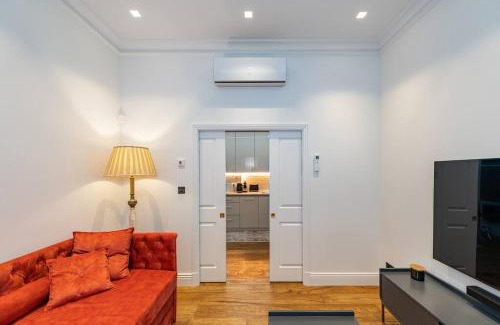 Old Town Apartment | Quality 1 BD Old Town Apartment by Domvia