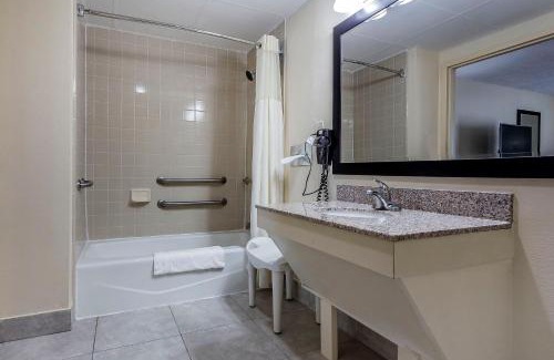 Southern Pines Hotel | Quality Inn Aberdeen
