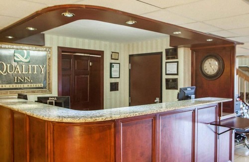 Fox Valley Hotel | Quality Inn Aurora - Naperville Area