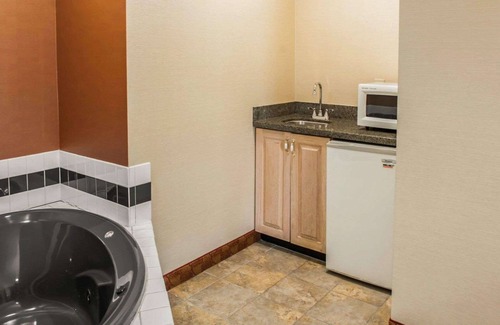 Franklin Hotel | Quality Inn Franklin I-65