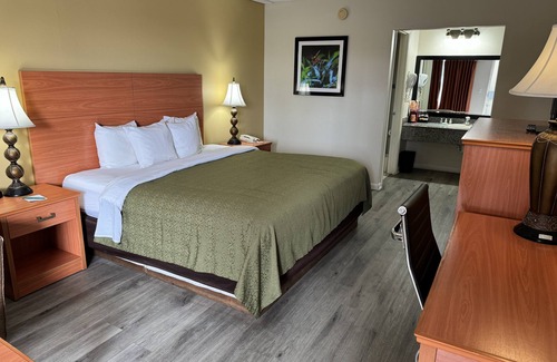 Chiefland Hotel | Quality Inn near Manatee Springs State Park