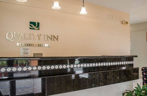 Chiefland Hotel | Quality Inn near Manatee Springs State Park