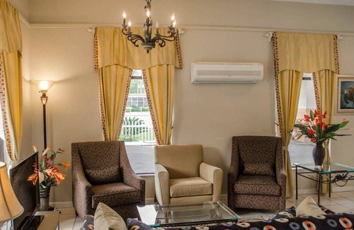 Chiefland Hotel | Quality Inn near Manatee Springs State Park
