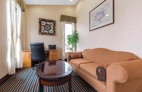 Bloomington Hotel | Quality Inn & Suites Bloomington University Area
