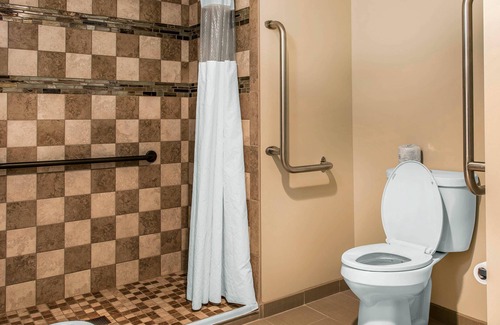 Houghton Hotel | Quality Inn & Suites Houghton Downtown