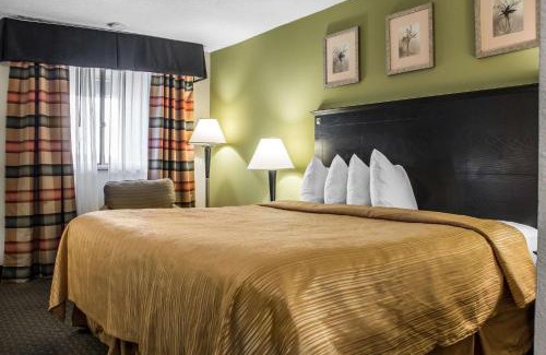 Quad Cities Hotel | Quality Inn & Suites Moline - Quad Cities