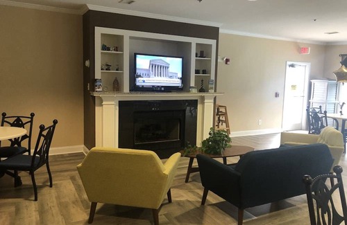 Sneads Ferry Hotel | Quality Inn & Suites Sneads Ferry- North Topsail Beach