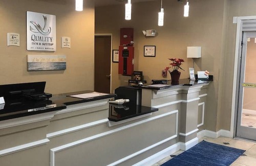 Sneads Ferry Hotel | Quality Inn & Suites Sneads Ferry- North Topsail Beach
