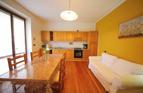 Colico Apartment | Quattro Stagioni Spring Garden Holiday Apartment with Pool