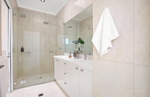 Noosaville Apartment | Quay Largo: Riverside Haven
