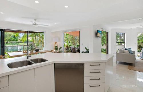 Noosaville Apartment | Quay Largo: Riverside Haven
