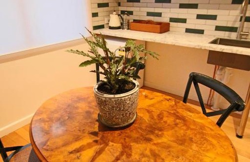 Albury Apartment | Queen on Randle