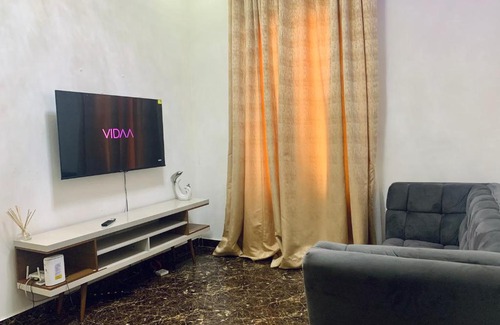 Ofin House | Queen's Luxury Apartment