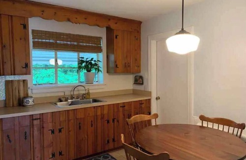 North Chesterfield House | Quiet 50s Rancher in Bon Air