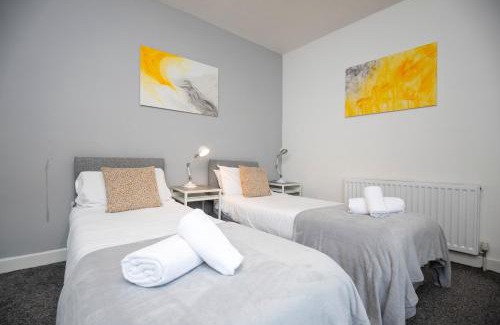 Darlington Apartment | Quiet and comfy house with 2 bedrooms and 2 bathrooms super fast WiFi and crisp hotel standard white linen hosted by Our Home Short Stays