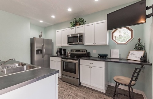 South Bend Apartment | Quiet And Comfy Studio Apartment In South Bend, Minutes From Notre Dame! Pet Friendly! Apts