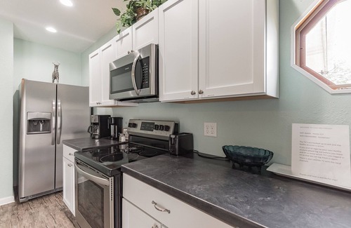 South Bend Apartment | Quiet And Comfy Studio Apartment In South Bend, Minutes From Notre Dame! Pet Friendly! Apts