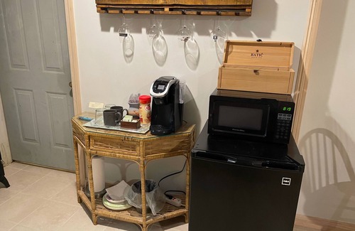 Pownal Apartment | Quiet, comfy guest quarters just three miles from Freeport! And only one unit!