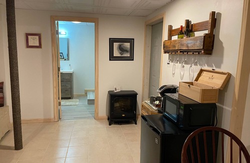 Pownal Apartment | Quiet, comfy guest quarters just three miles from Freeport! And only one unit!