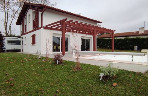Mouguerre House | Quiet family villa with heated pool, 10 min from Bayonne