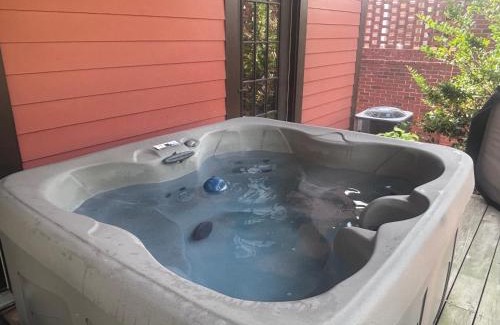 Pisgah House | Quiet Getaway at Wayward Cottage