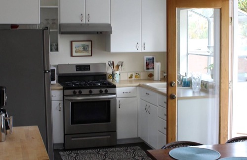 Coronado Cottage | Quiet Granny Flat 1-1/2 Blocks to Beach, Bay, Tennis, and Hotel Del