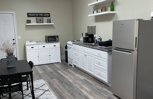 Jesup House | Quiet lake front property in peaceful neighborhood setting.