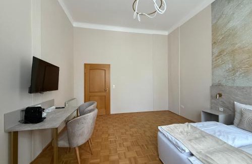Meidling Hotel | Quiet location near Schönbrunn, 1 min to U6 Niederhofstraße