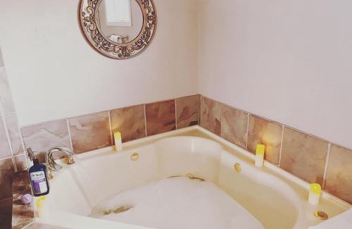 Julian Hotel | Quiet Mind Mountain Lodge, Retreat & Spa