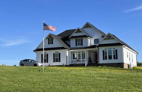 Traphill House | Quiet peaceful Stone mountain fun House with Pool ,Hot Tub￼ and vineyards near