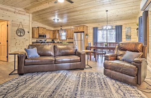 Logan Cottage | Quiet Pines Cabin Hocking Hills w/Hot Tub & Pond