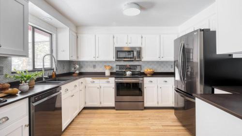 Deschutes River Woods House | Quiet River Bend Cabin by AvantStay 35 Mins to Mt Bachelor 10 Mins to Town Centre Hot Tub