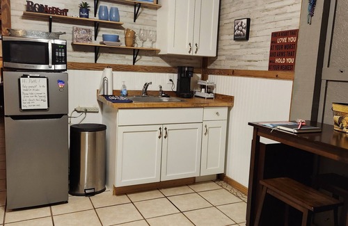 Ocean Springs Apartment | Quiet secluded 1 bdrm apt w/hot tub (& a Yurt). Close to bay & beach.