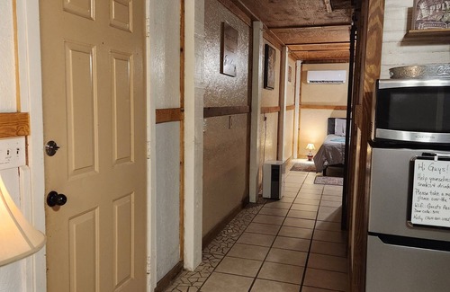 Ocean Springs Apartment | Quiet secluded 1 bdrm apt w/hot tub (& a Yurt). Close to bay & beach.