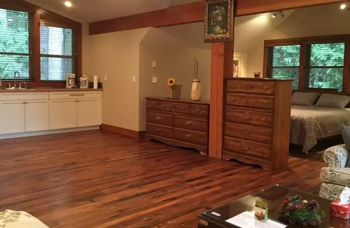 Surrey House | Quiet vacation suite at White Rock/South Surrey