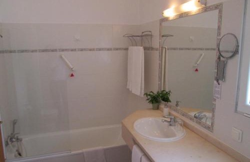 Estreito da Calheta Hotel | Quinta Alegre