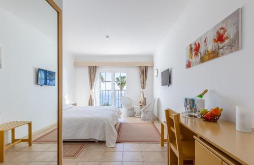 Estreito da Calheta Hotel | Quinta Alegre