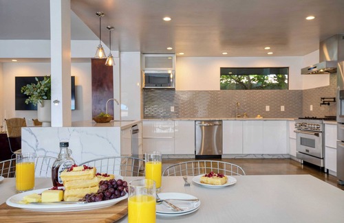 La Quinta Cottage | Quinta Green by Avantstay Modern Home w/Pool, Spa & Golf Course!