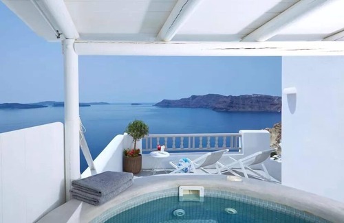 Oia House | R 1169 Diamond Executive Cave Suite with Breakfast, Outdoor Heated Jacuzzi, Wi-Fi & Sea View