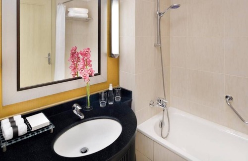 Al-Hamra'a House | R 1528 Intercontinental Jeddah with Garden ,Fitness Facilities , and Out door pool