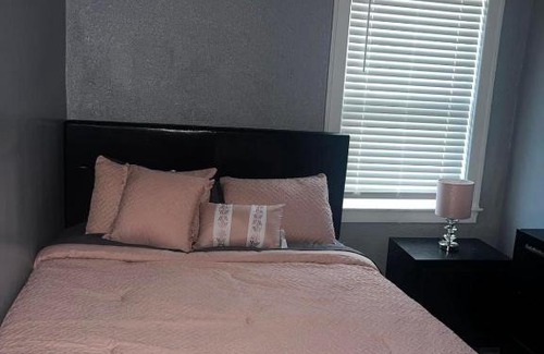 Detroit Apartment | R&R 1BDRM COMFY AND COZY ON OAKMAN BLVD