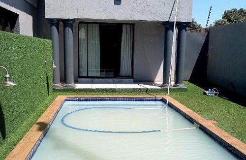 Nkowankowa House | R&R GUEST HOUSE
