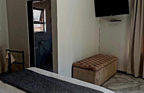 Nkowankowa House | R&R GUEST HOUSE