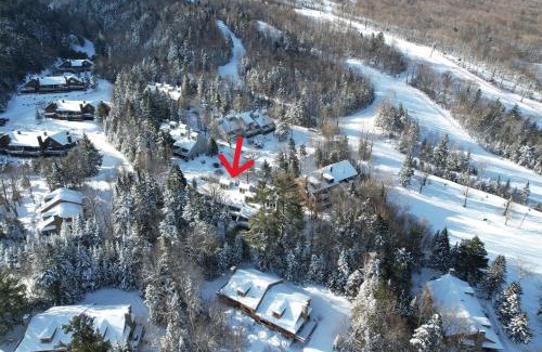 Bretton Woods House | R1 Renovated Bretton Woods Slopeside townhome in the heart of the White Mountains