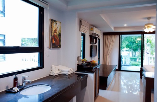 Ko Racha Yai Hotel | Racha Island Resort
