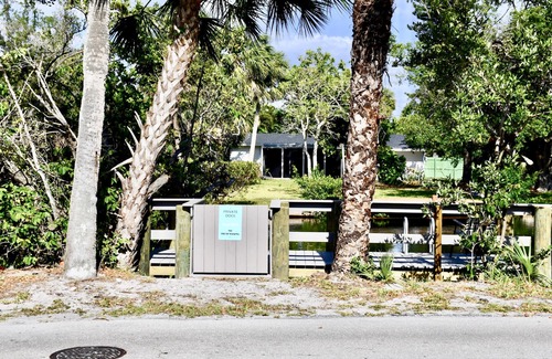 Siesta Key Village House | Rad's Cozy Cottage on Canal