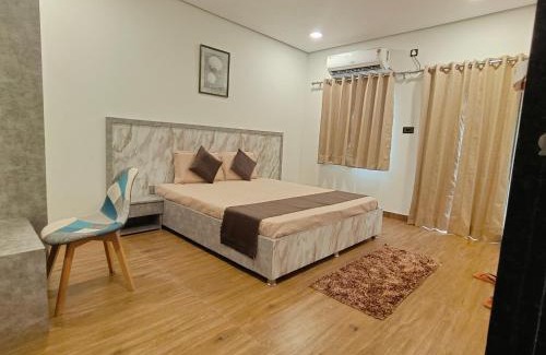 Vrindavan Apartment | Radha Madhavam Hotel Vrindavan near Iskcon temple & Prem mandir