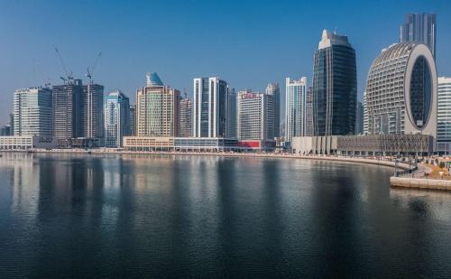 Business Bay Hotel | Radisson Blu Hotel, Dubai Canal View